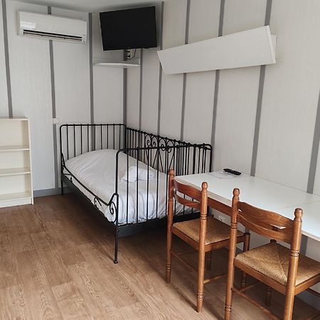 Hotel Marjolaine Roullet Екстер'єр фото