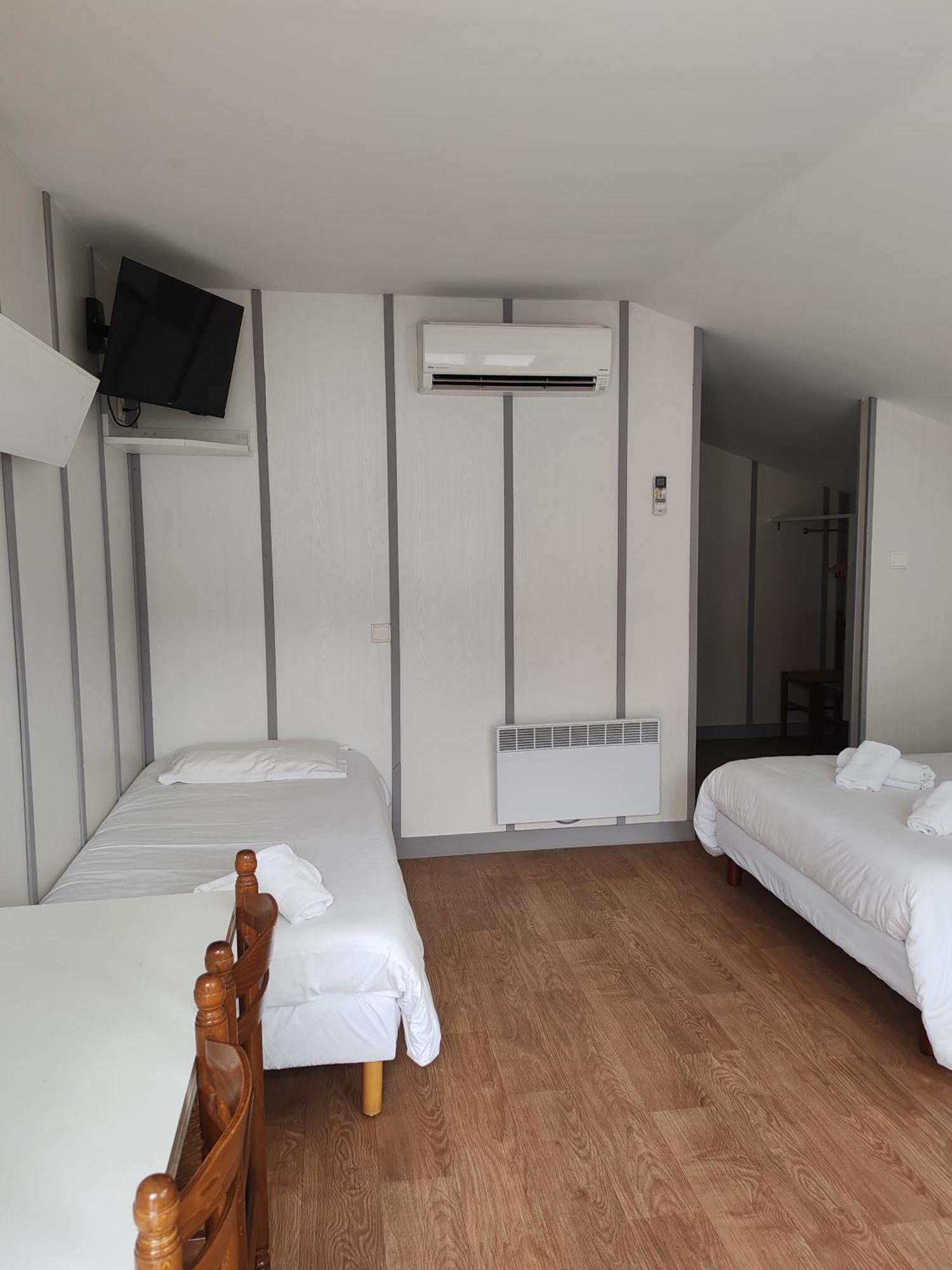 Hotel Marjolaine Roullet Екстер'єр фото