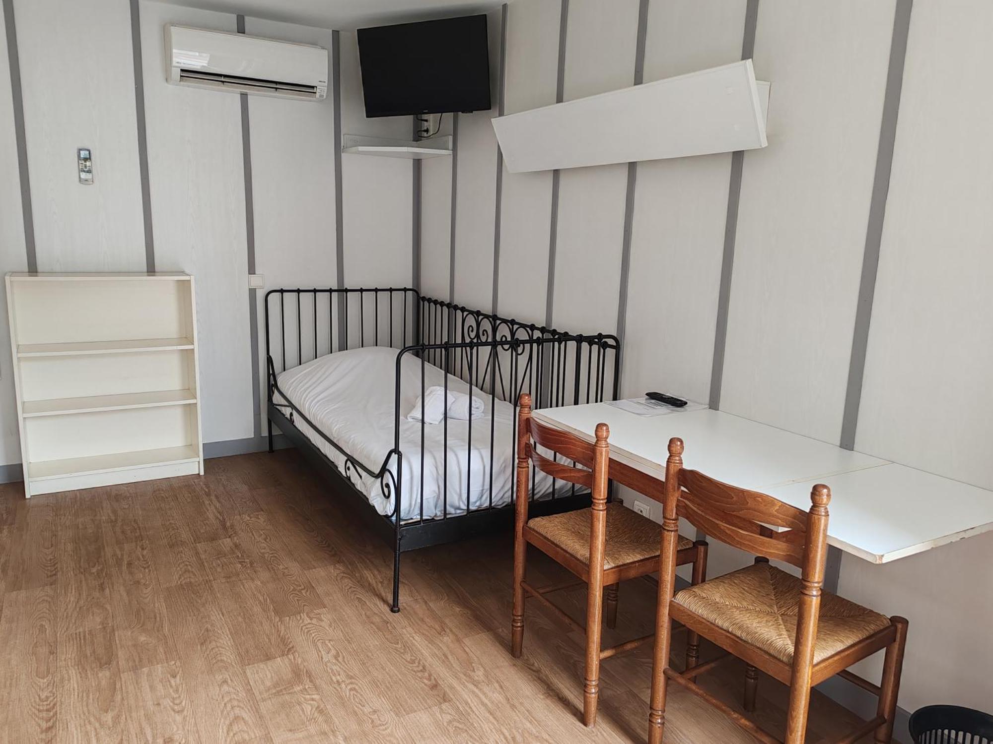 Hotel Marjolaine Roullet Екстер'єр фото
