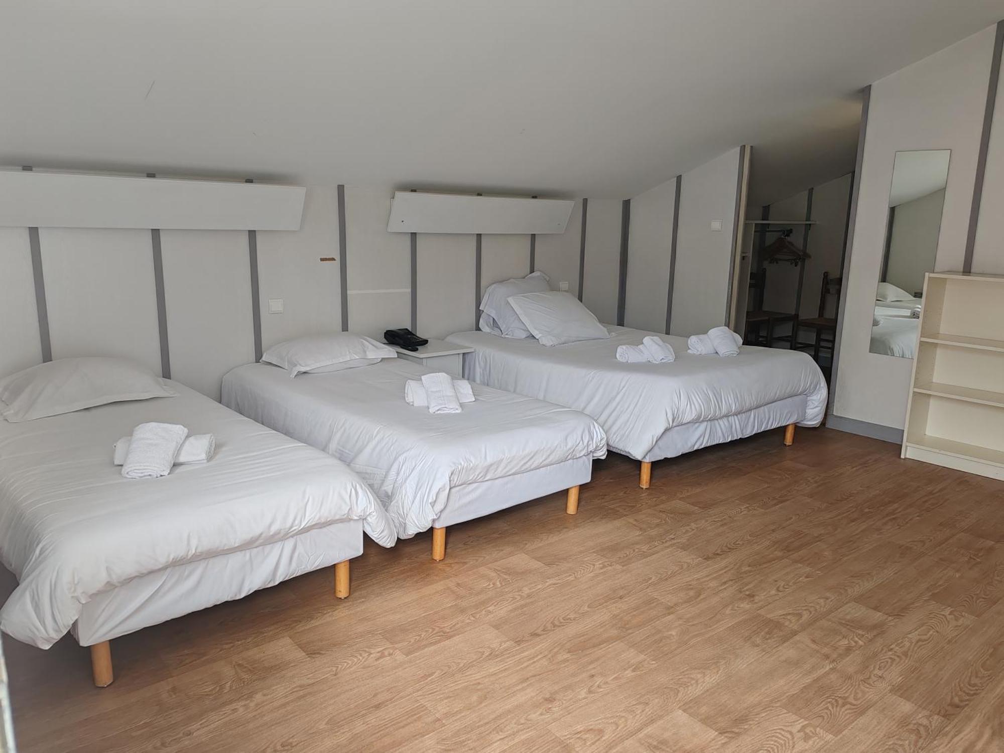 Hotel Marjolaine Roullet Екстер'єр фото