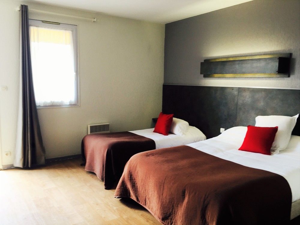Hotel Marjolaine Roullet Екстер'єр фото